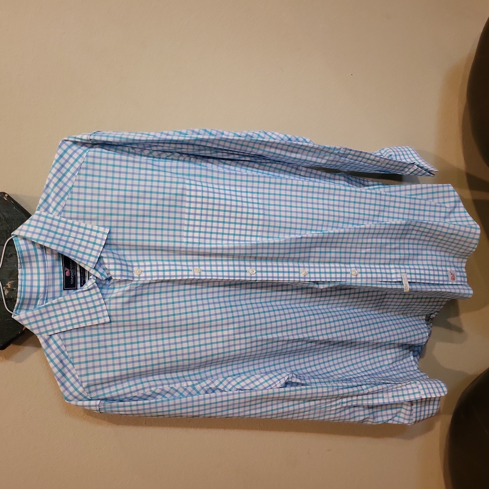 Vineyard vines button up shirt